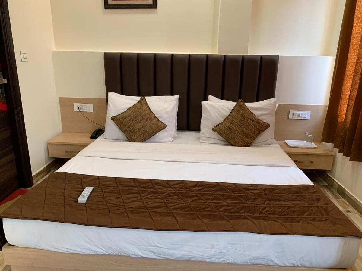 Hotel Heaven View - 50M From Golden Temple Amritsar Bagian luar foto