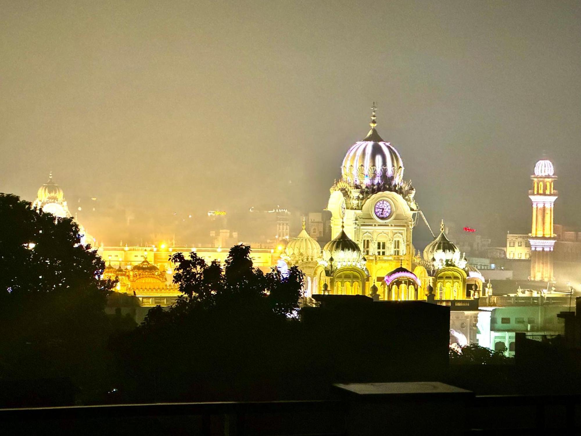 Hotel Heaven View - 50M From Golden Temple Amritsar Bagian luar foto