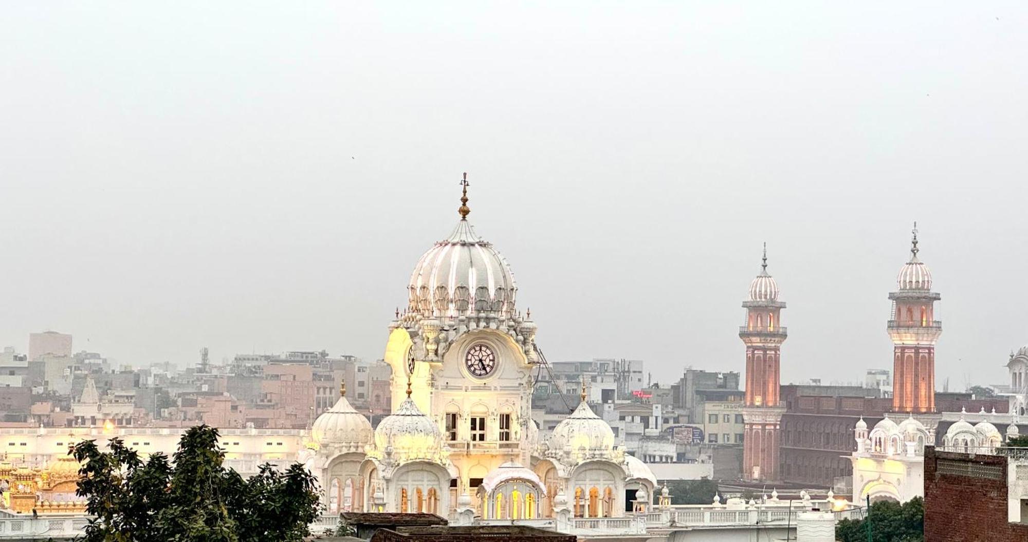 Hotel Heaven View - 50M From Golden Temple Amritsar Bagian luar foto