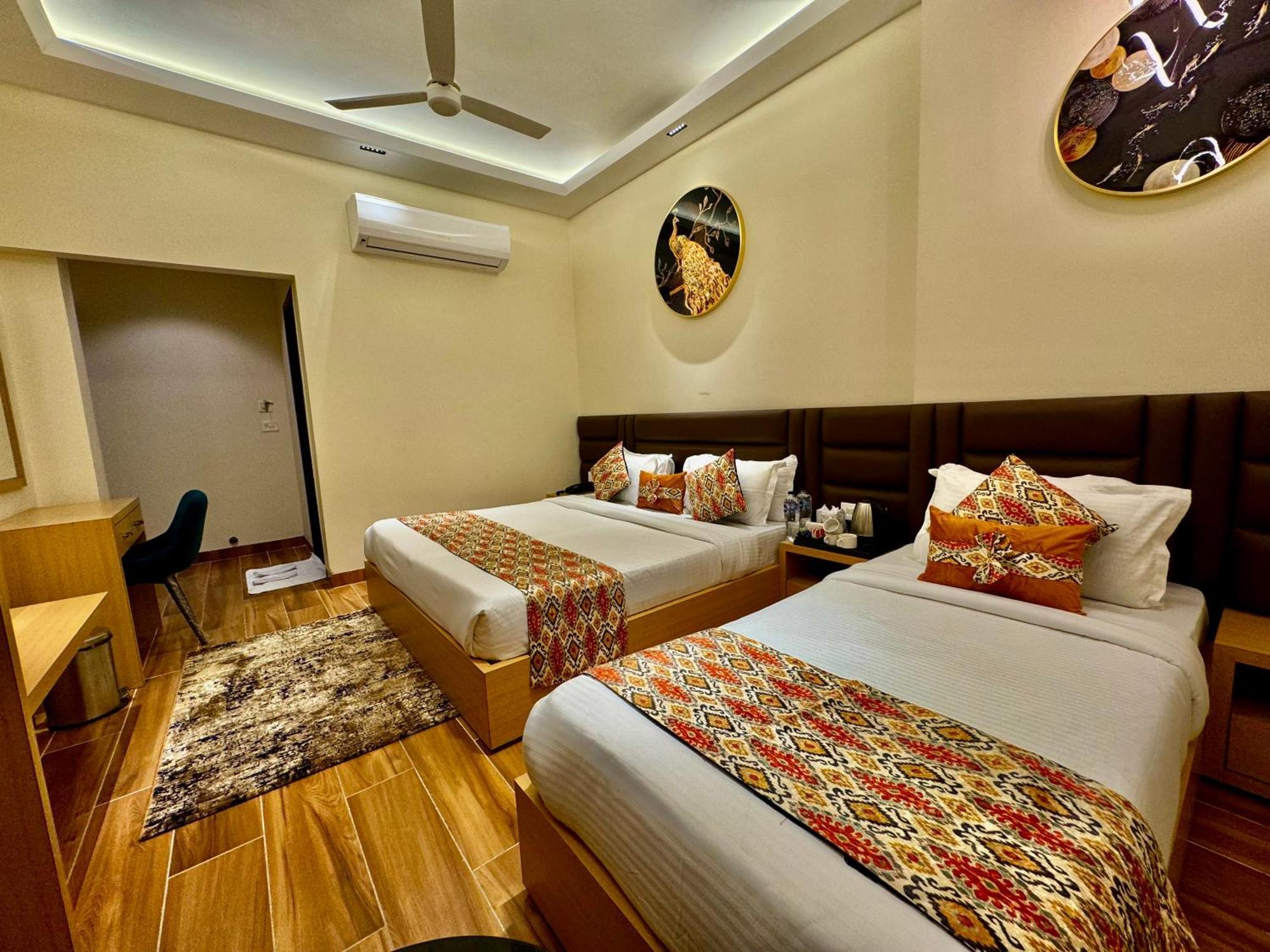 Hotel Heaven View - 50M From Golden Temple Amritsar Bagian luar foto