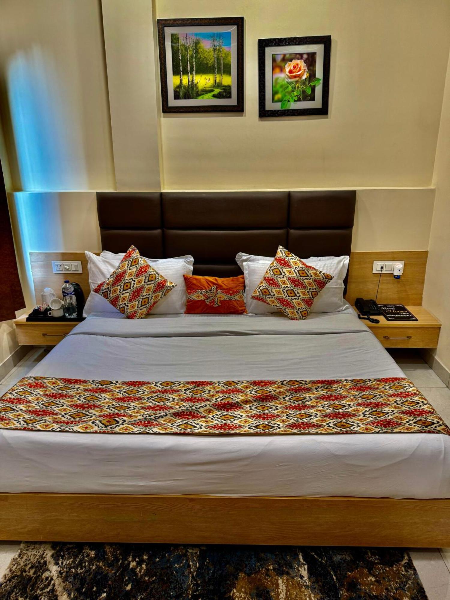 Hotel Heaven View - 50M From Golden Temple Amritsar Bagian luar foto