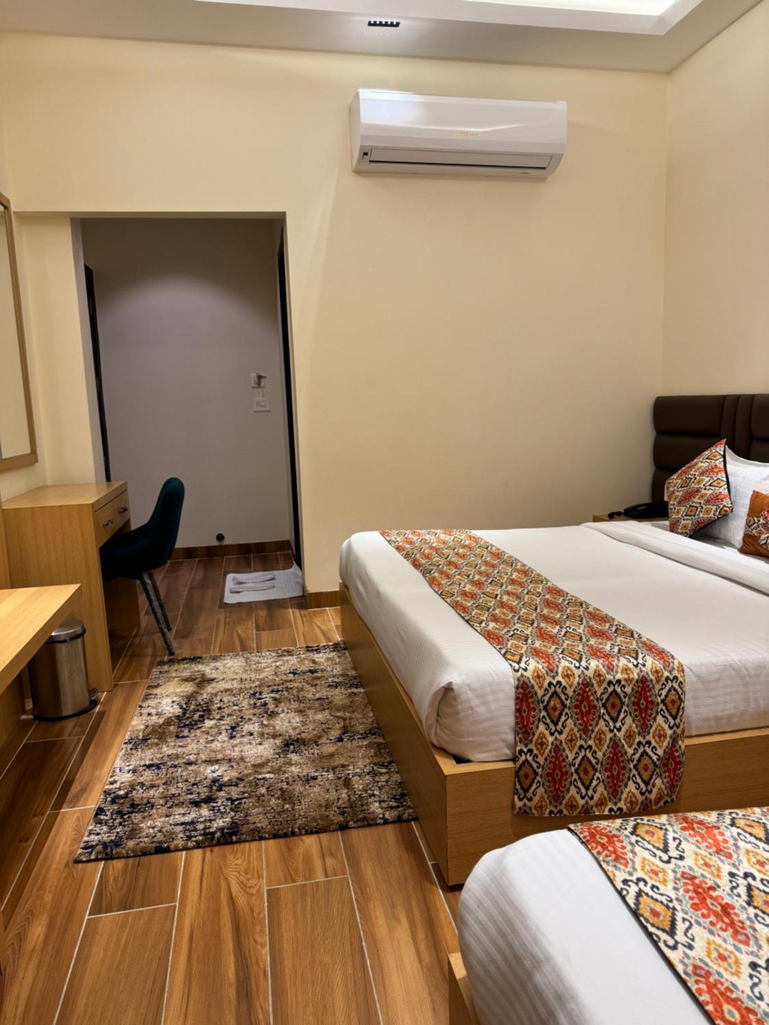 Hotel Heaven View - 50M From Golden Temple Amritsar Bagian luar foto