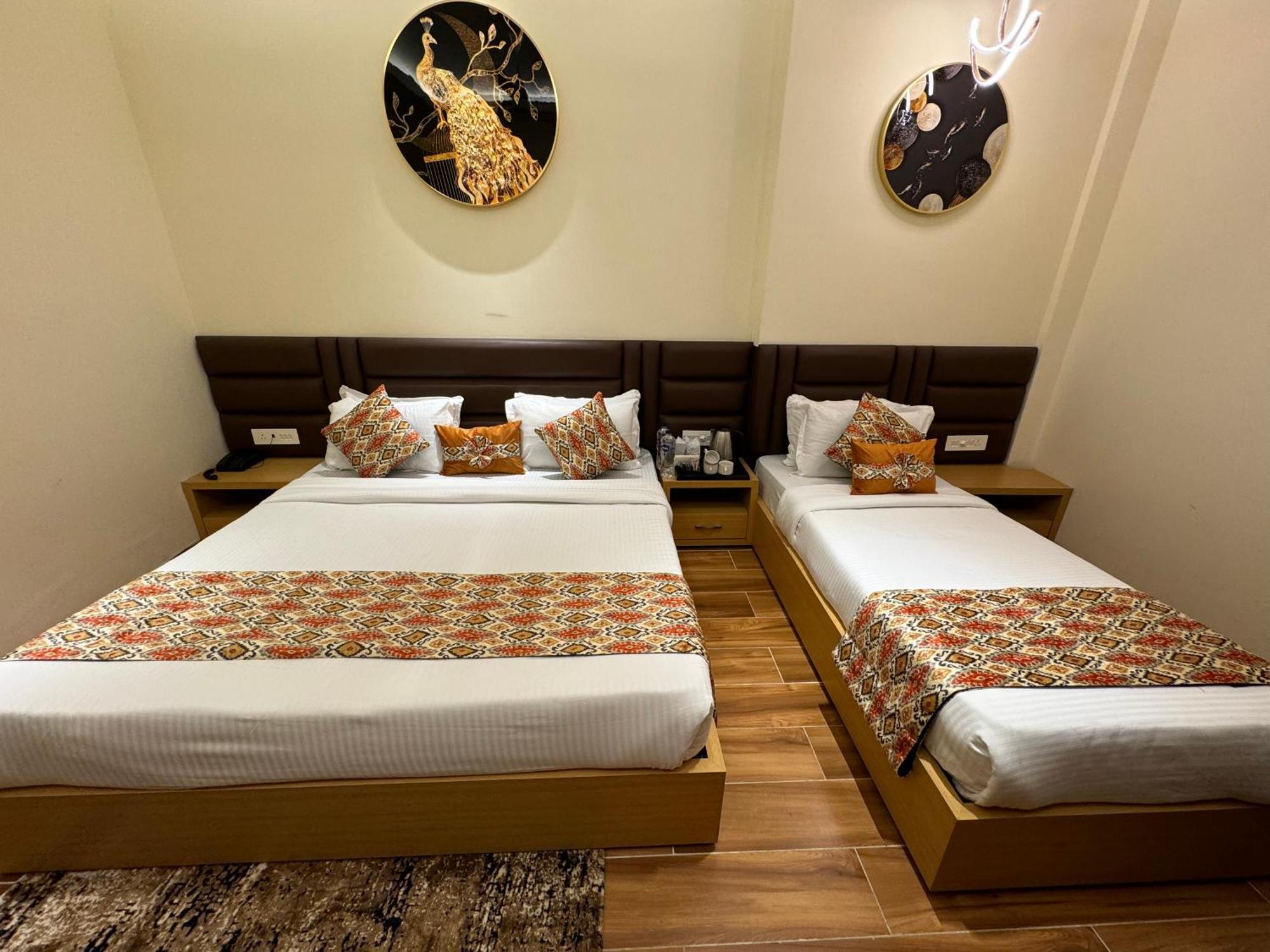Hotel Heaven View - 50M From Golden Temple Amritsar Bagian luar foto