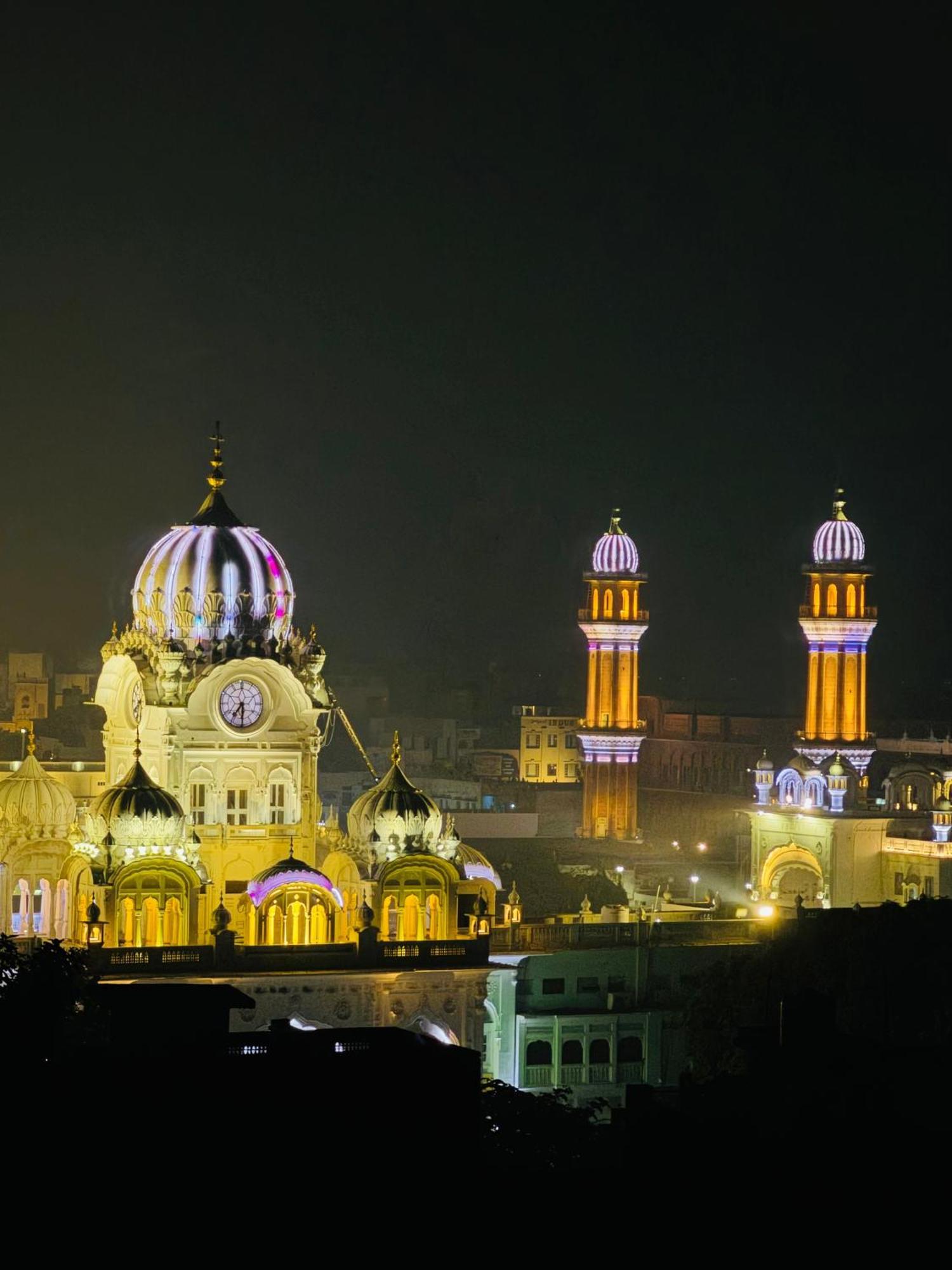 Hotel Heaven View - 50M From Golden Temple Amritsar Bagian luar foto