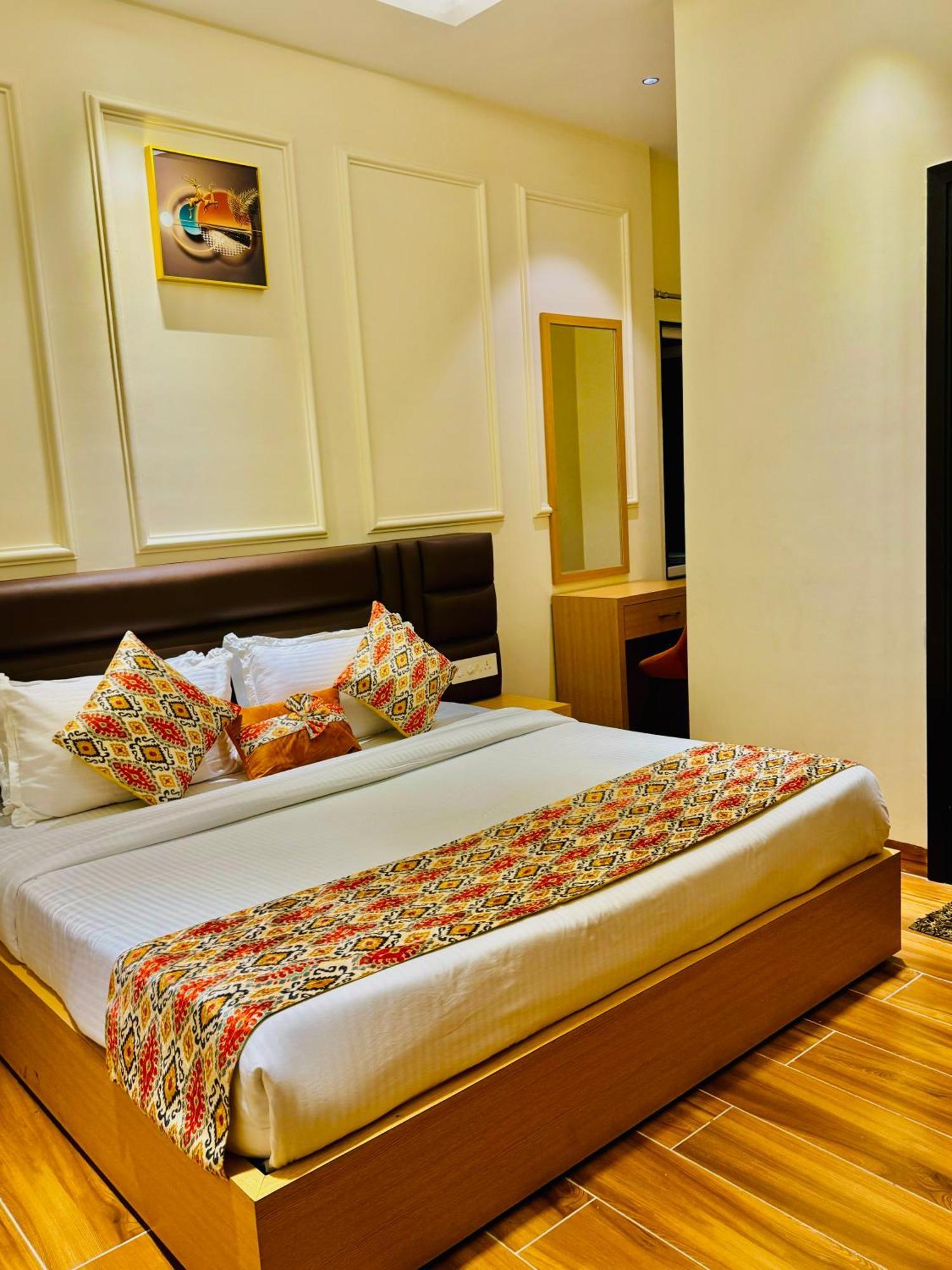 Hotel Heaven View - 50M From Golden Temple Amritsar Bagian luar foto