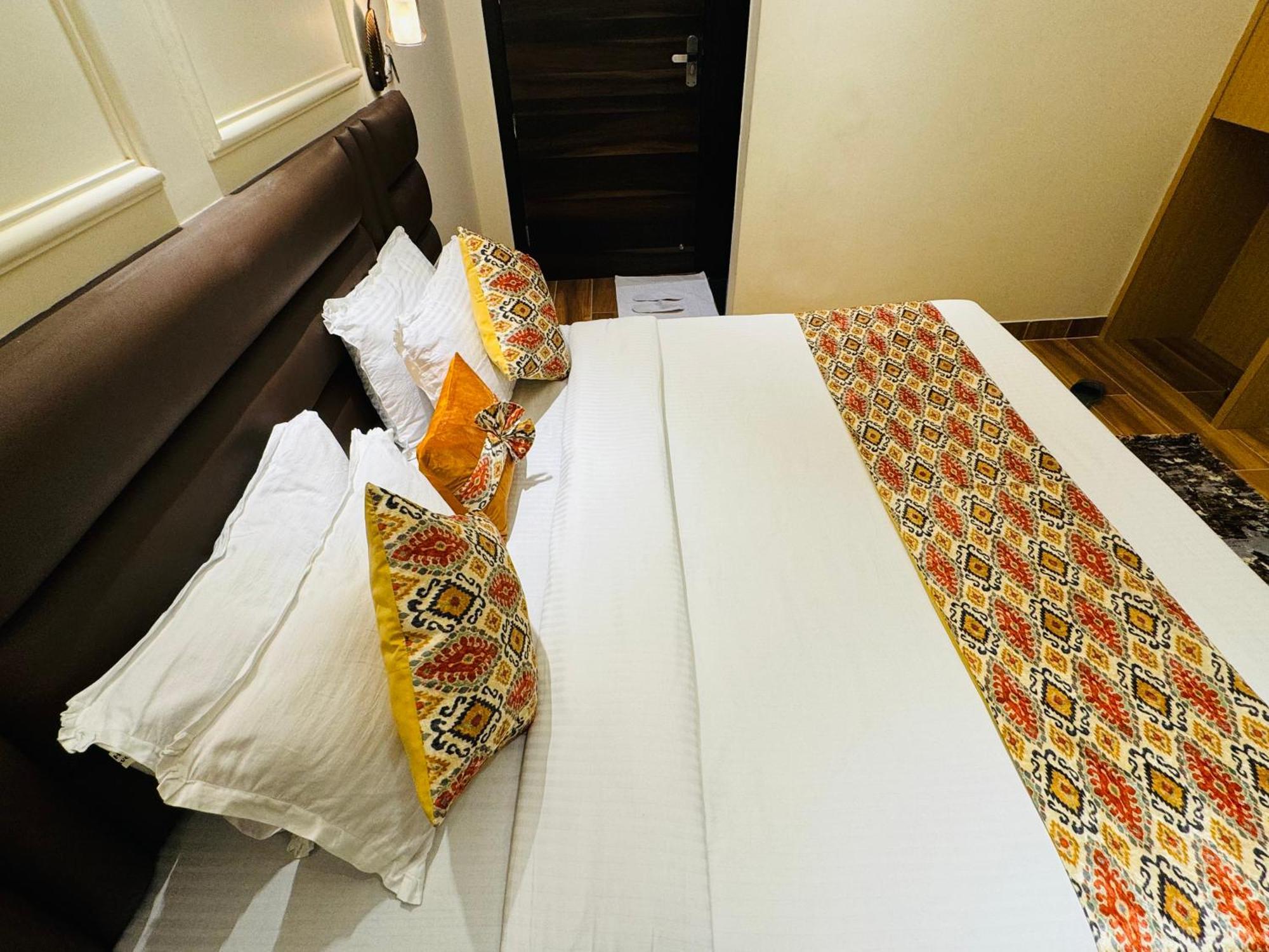 Hotel Heaven View - 50M From Golden Temple Amritsar Bagian luar foto