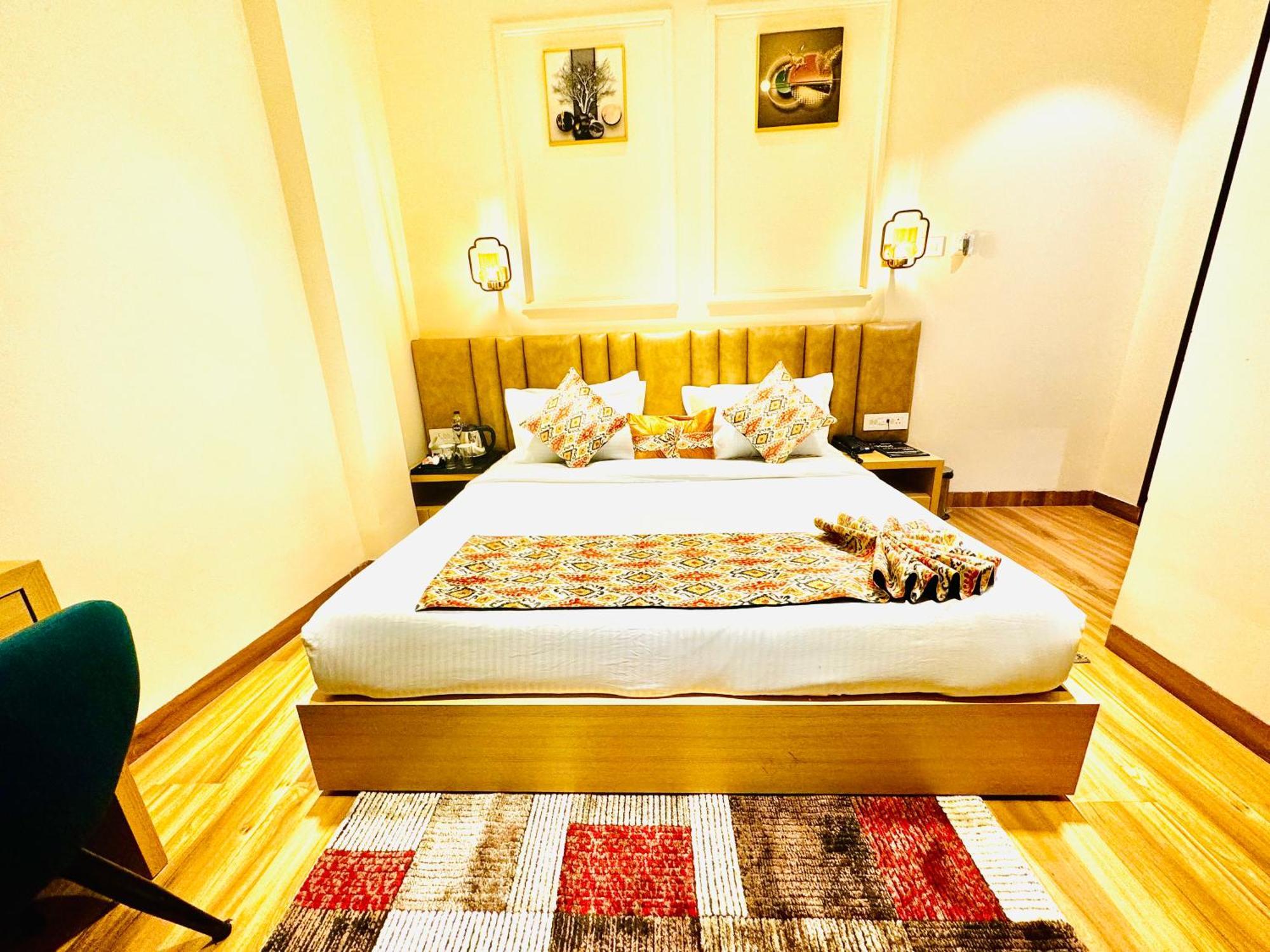 Hotel Heaven View - 50M From Golden Temple Amritsar Bagian luar foto