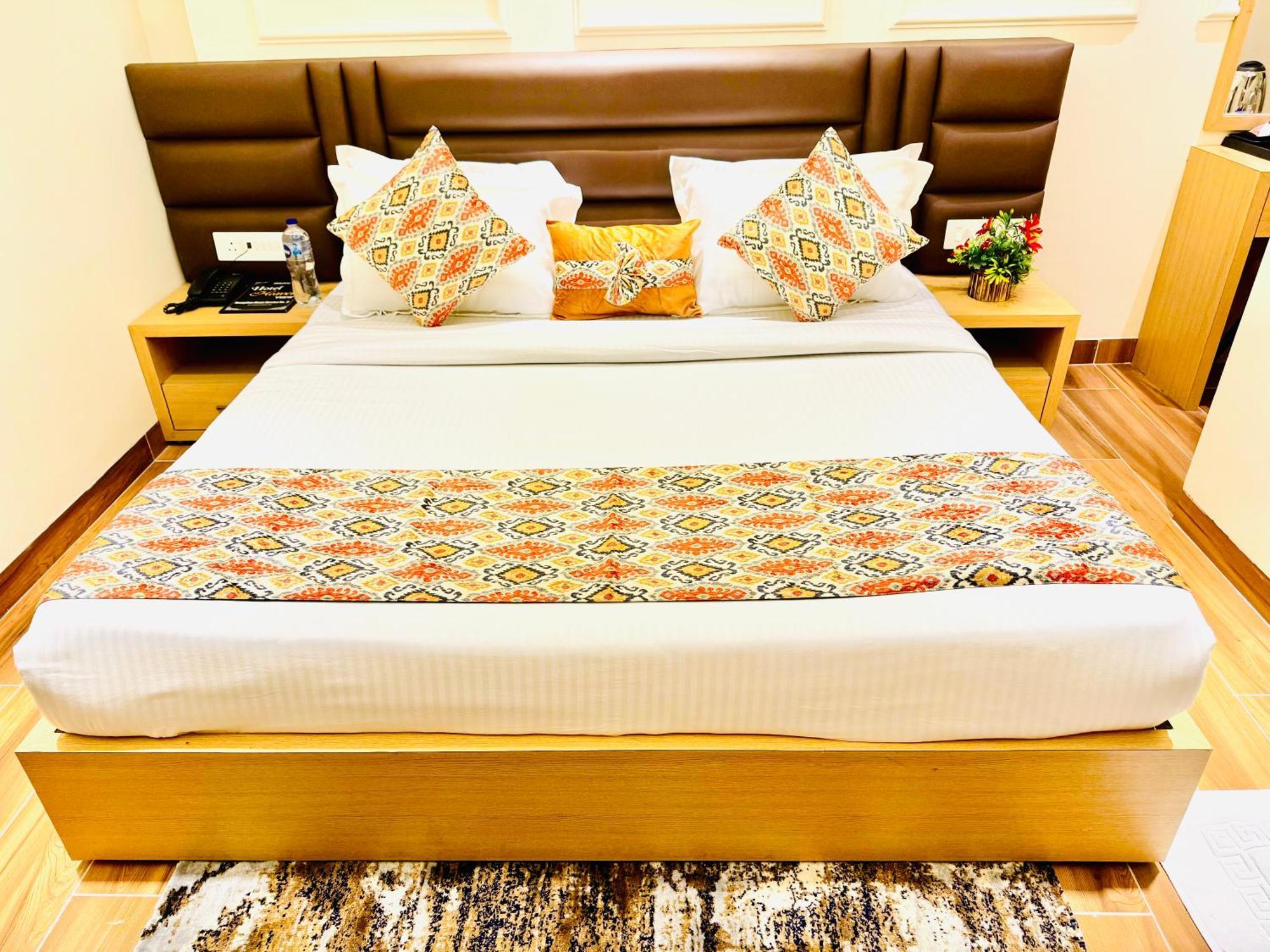 Hotel Heaven View - 50M From Golden Temple Amritsar Bagian luar foto